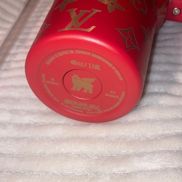 🌹🌹🌹Stanley Red and Gold Quencher Tumbler with straw ..NEW! ONE OF A KIND 40OZ - Picture 4 of 5